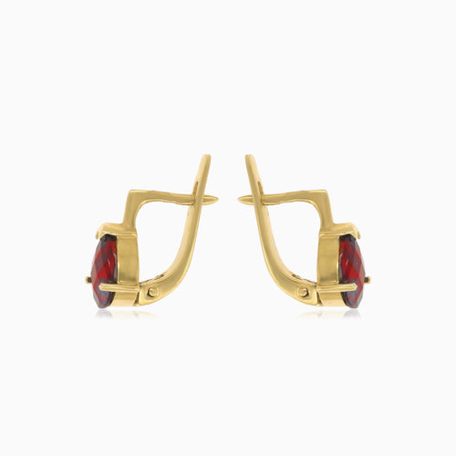 Graceful pear cut garnet earrings in 14kt gold