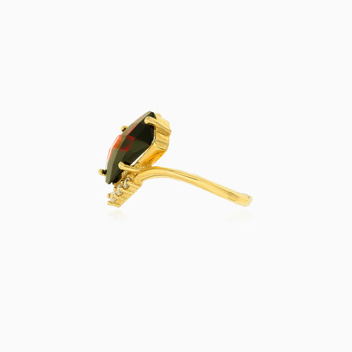 Zlatý prsten s granátem obdélníkového tvaru