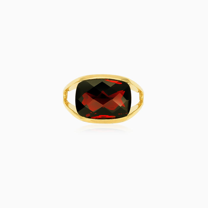 Bague en or jaune avec grenat taille coussin