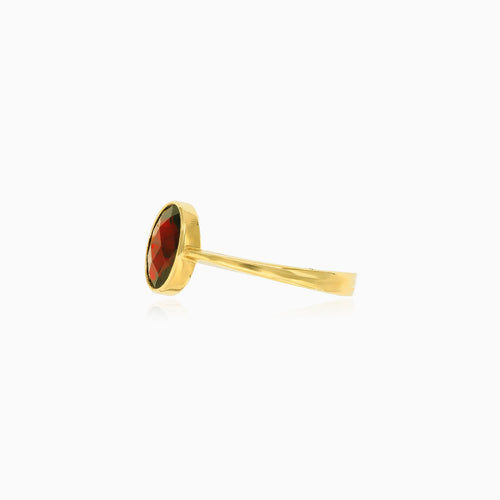 Nadčasový zlatý prsten s oválným tvarem granátu