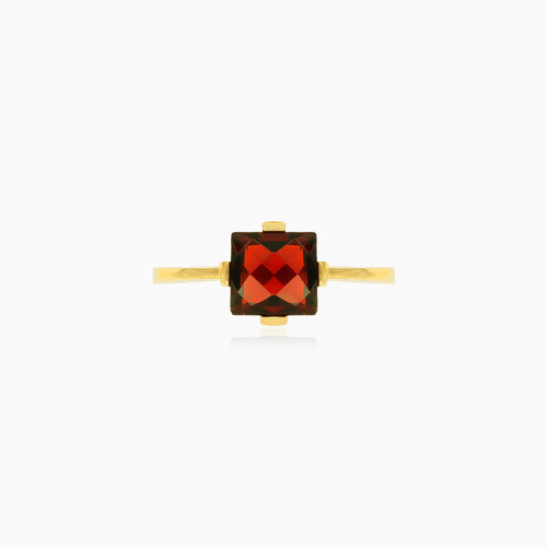 Elegantní čtvercový zlatý prsten s granátem
