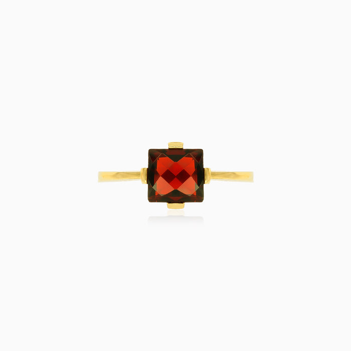Schicker Goldring mit quadratischem Granat