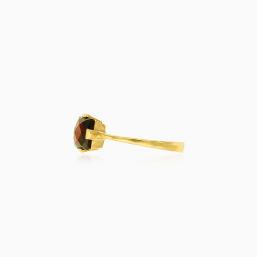 Elegantní čtvercový zlatý prsten s granátem
