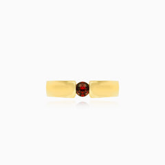 Zlatý prsten s napnutým kulatým granátem