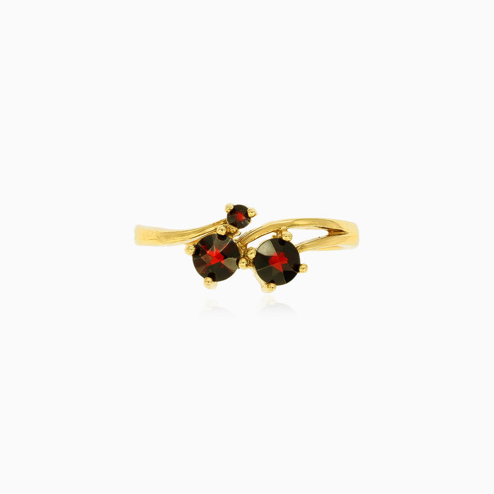 Runder Granat-Ring mit feinem Stufenschliff