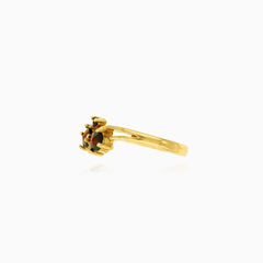Krásný zlatý prsten se třemi kulatými granáty