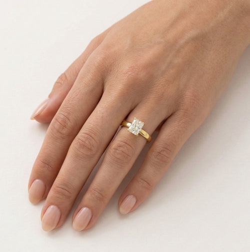 Zářivý diamantový prsten