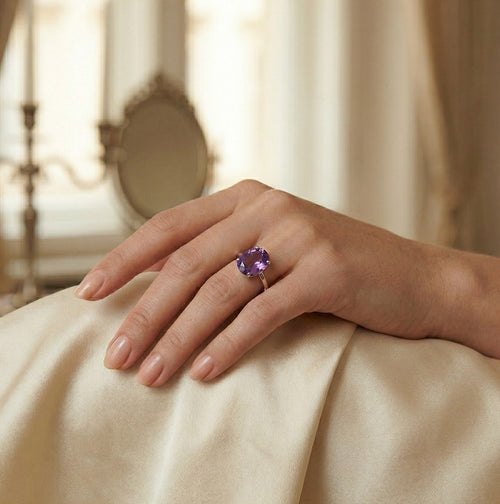 Anillo ovalado de plata con amatista