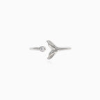 Chic silver ring with cubic zirconia in whale tail design