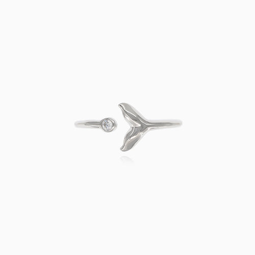 Chic silver ring with cubic zirconia in whale tail design
