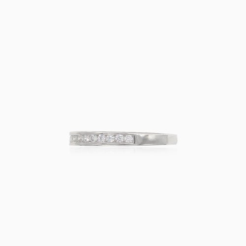 Stříbrný prsten s kubickými zirkony podélně