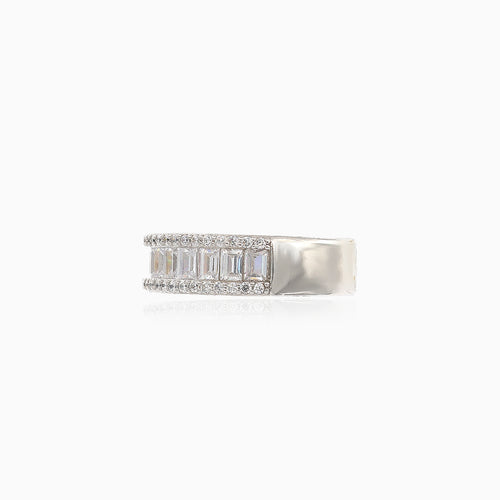 Stříbrný prsten s kubickými zirkony v kanálu