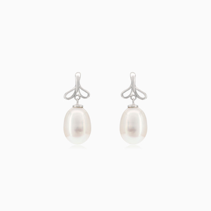 Silberohrringe mit Perle und Blattdesign