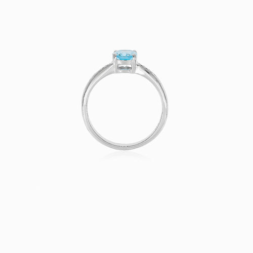 Stříbrný prsten s modrým topazem a kubickými zirkony