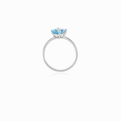 Elegantní stříbrný prsten s modrým topazem