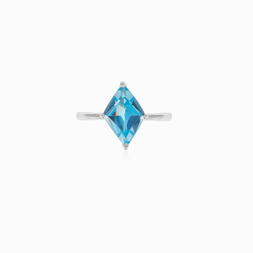 Elegantní stříbrný prsten s modrým topazem