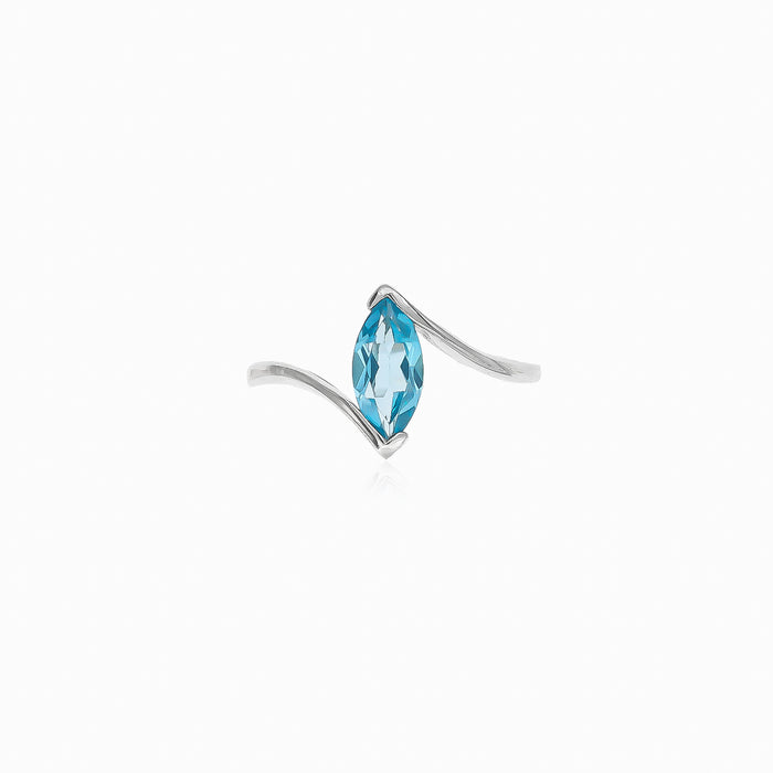 Anillo de topacio azul con talla marquesa