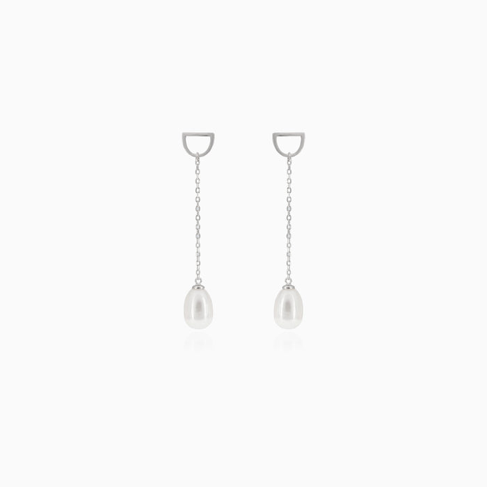 Boucles d’oreilles pendantes en chaîne avec clous en argent et perle