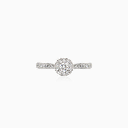 Klasický minimalistický dámský zásnubní prsten s postranními diamanty