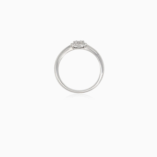 Klasický dámský zásnubní prsten s kulatými diamanty