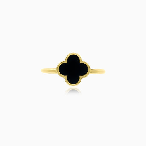 Zlatý prsten s onyxem ve tvaru čtyřlístku