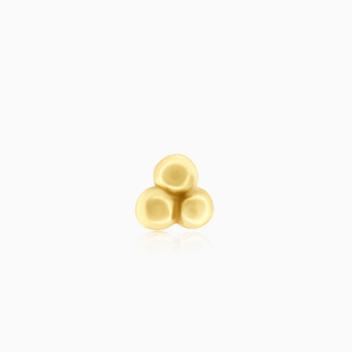 Elegantní zlatý piercing s trojitým kuličkovým designem