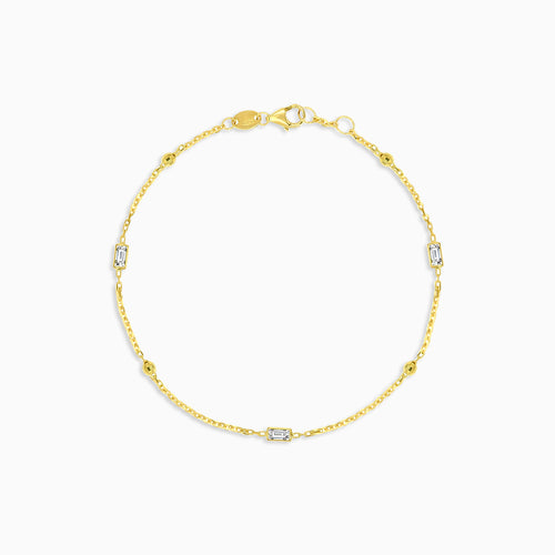 Elegant gold chain bracelet