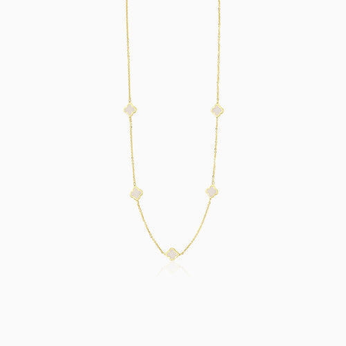 Elegantní náhrdelník ve tvaru zlatého čtyřlístku