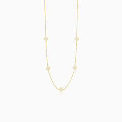 Elegantní náhrdelník ve tvaru zlatého čtyřlístku