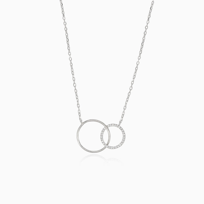Collar de plata con doble círculo