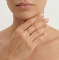 Prsten nekonečno ze žlutého a bílého zlata