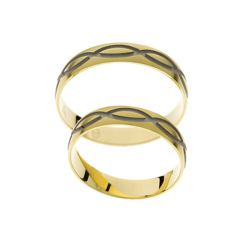 Thin yellow  gold wedding ring with crossed rhodium lines