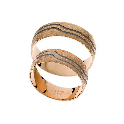 Rose gold wedding ring with rhodium lines