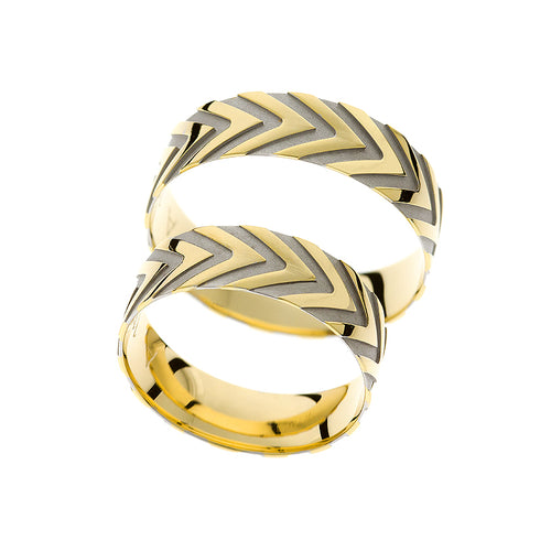 Yellow gold wedding ring with arrow design