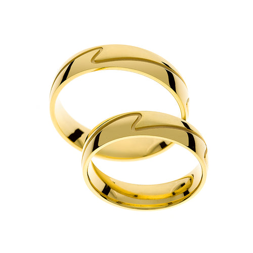 Wedding yellow gold rings with curved line