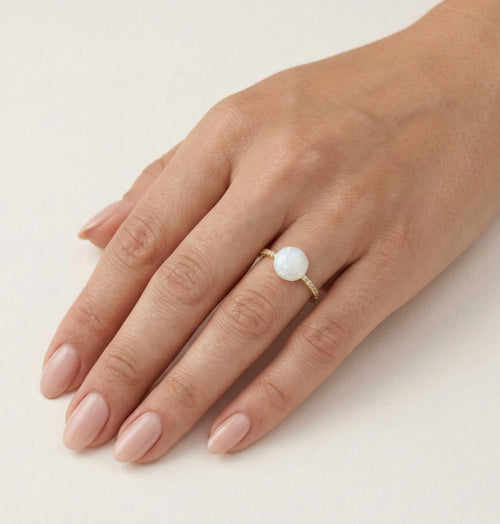 Akzent-Ring aus Gold mit weißem Opal
