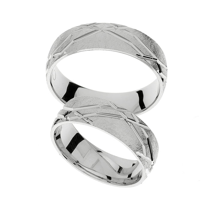 Anillo de boda de oro blanco con líneas talladas