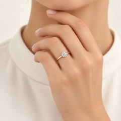 Solitérní prsten ze žlutého zlata s kulatým diamantem