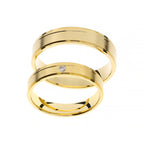 Yellow gold wedding ring with polished finish