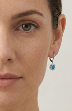 Boucles d'oreilles en argent avec opale bleue