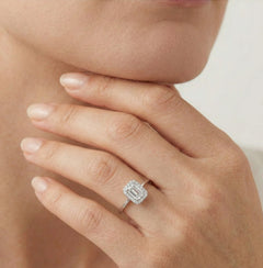 Obdélníkový prsten z bílého zlata se zirkony