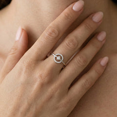 Moderní zásnubní prsten