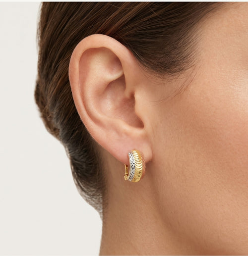 Pendiente tricolor de oro con cierre de bisagra