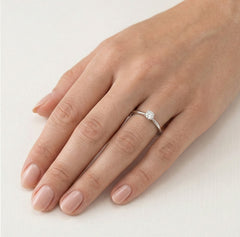 Nádherný zásnubní prsten