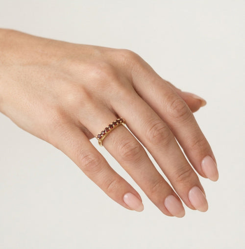 Yellow gold ring with round cut garnets