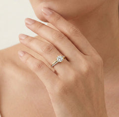 Anillo único de oro con seis garras