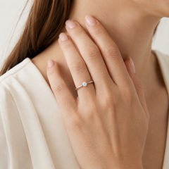 Solitérní prsten Elara z bílého zlata s diamantem