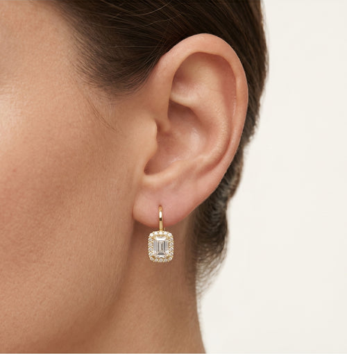 Boucles d’oreilles pendantes royales en or avec zirconiums cubiques