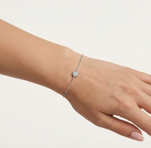 Elegante brazalete de plata con circonia cúbica