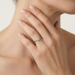 Anillo de compromiso clásico para mujer con diamantes redondos